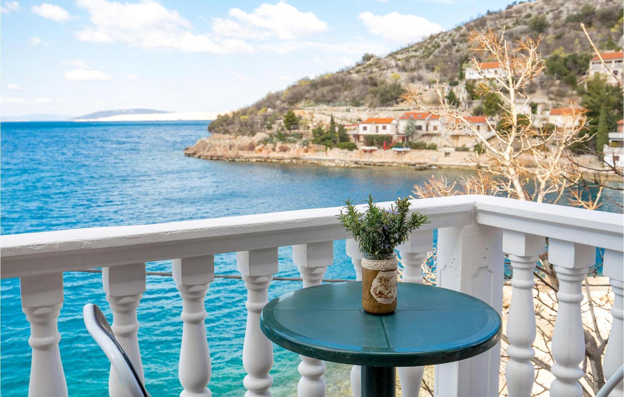 Cozy Apartment In Starigrad With House Sea View Exterior foto